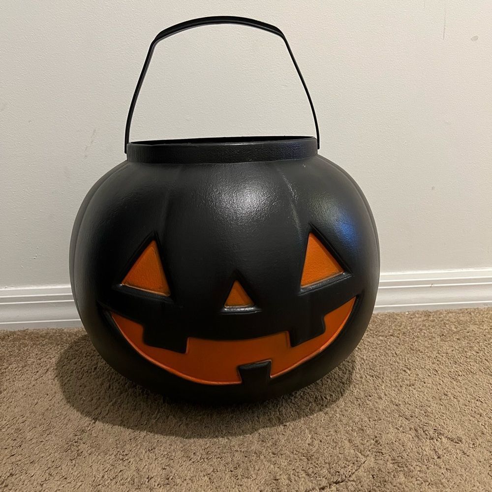 Halloween Jack-O'-Lantern Candy Bucket - Black & Orange